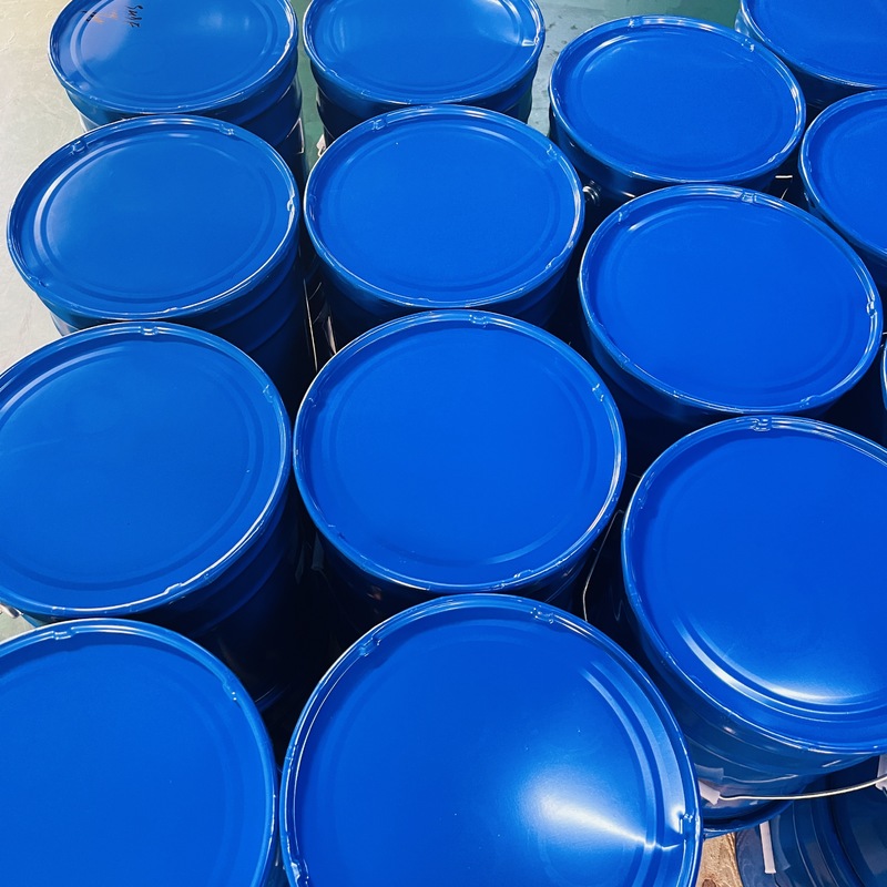 Kristallklares flüssiges Epoxidharz für 10 bis 35 kV elektrische Isolationskomponenten mit milchweißer klebriger Flüssigkeit