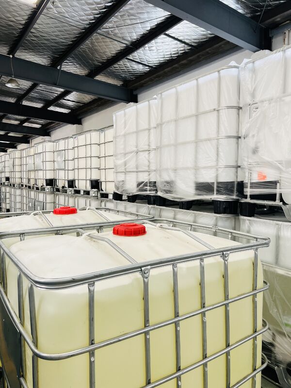 Wasserbeständiger Epoxidharzkleber für Raumtemperatur mit 24-stündiger Aushärtezeit und geringer Flexibilität für industrielle Anwendungen